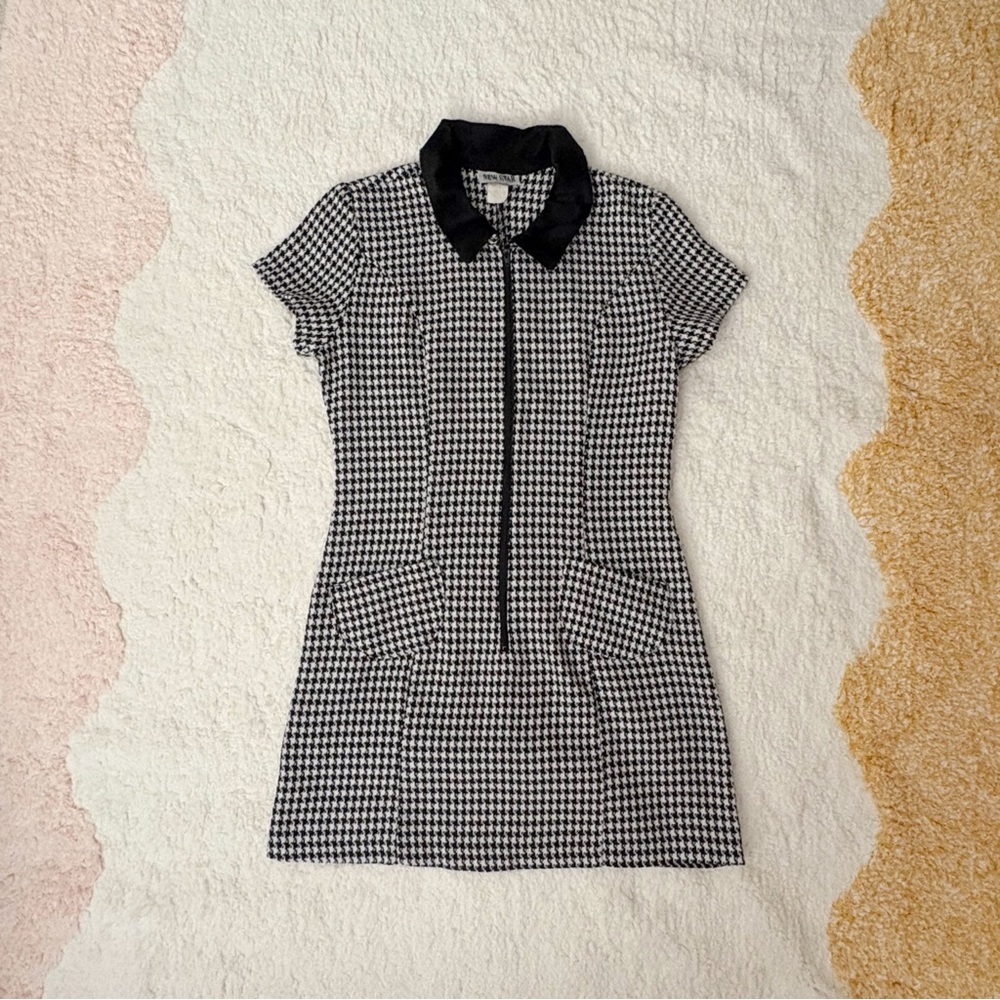 90s VINTAGE Black and White Houndstooth Mod Mini Shift Dress